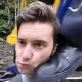 Samojebka przed jadącym pociągiem hitem sieci - samojebka pociąg jadący zdjęcie idiota kopniak but konduktor film zobacz wideo