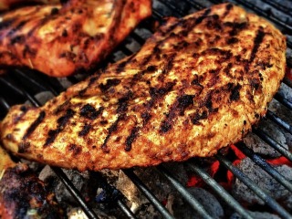 Szef kuchni radzi, jak dobrze ugrillować mięso - grillowanie, jak grillować mięso, grill przepisy
