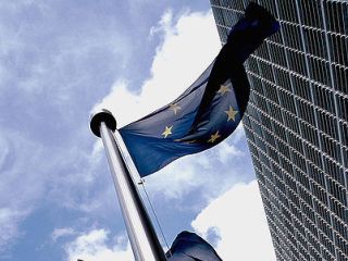 Młodzi Polacy wierzą w Unię Europejską, chociaż kojarzy im się głównie z biurokracją - unia europejska, euroentuzjazm, Erasmus Generation Survey