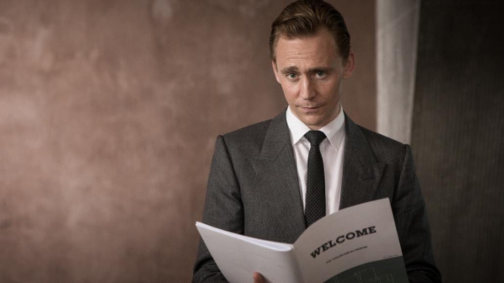 Tom Hiddleston w ekranizacji bestsellerowej powieści