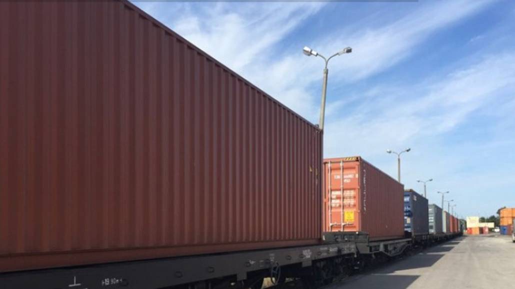 Zobacz, jaki rodzaj kontenerÃłw jest najlepszy do transportu towarÃłw!