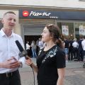 Poniedziałki z Kampus TV: darmowa pizza i ogromne kolejki w czwartkowe popołudnie - telewizja studencka, relacja, kampustv, promocja dla studentów, pizzeria