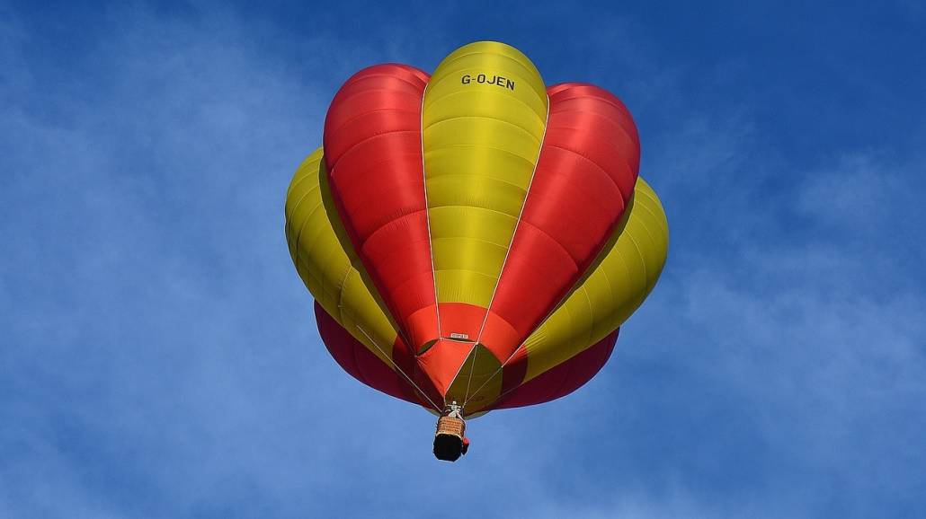 Jedna ofiara śmiertelna po upadku balonu z turystami