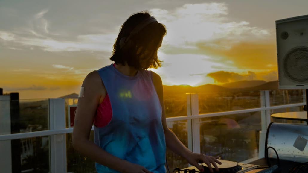 DJ