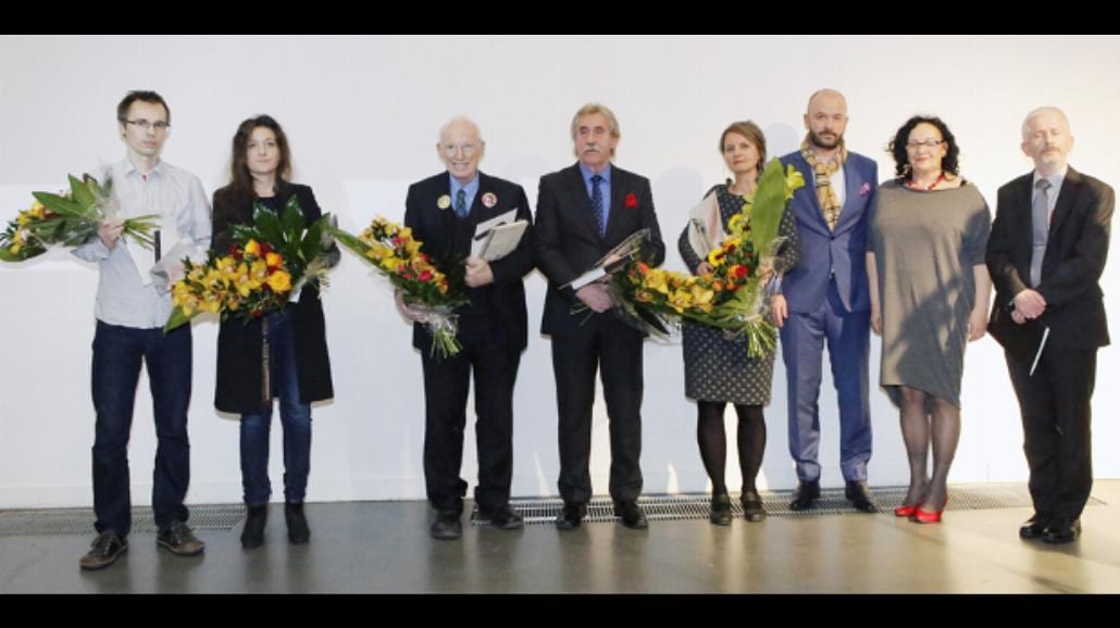 "Kucając" Andrzeja Stasiuka z tytułem Książka Roku 2015