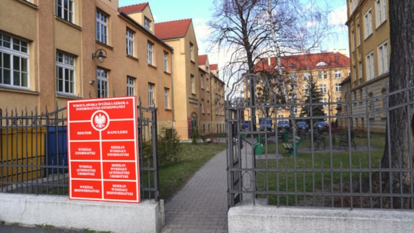 Wrocławska Wyższa Szkoła Informatyki Stosowanej HORYZONT  - Zdjęcie nr 2
