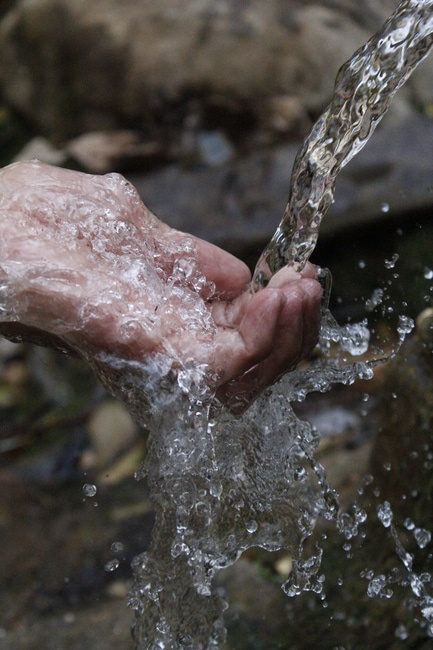 Spożywanie wody zwiększa możliwości fizyczne i wytrzymałość