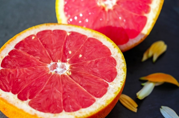 Grapefruity idealnie wspomagają układ trawienny i przyśpieszają spadek wagi