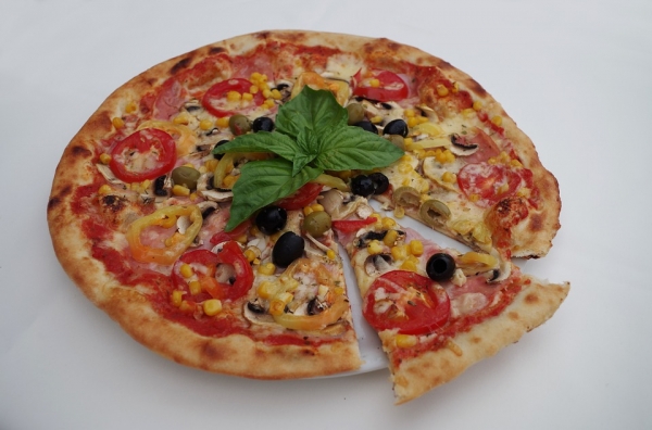 Najstarszą pizzerią jest Antica Pizzeria Port’Alba, która znajduje się w Neapolu 