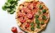 Według znawców pizzę powinno się jeść palcami, bez keczupu i sosów czosnkowych 