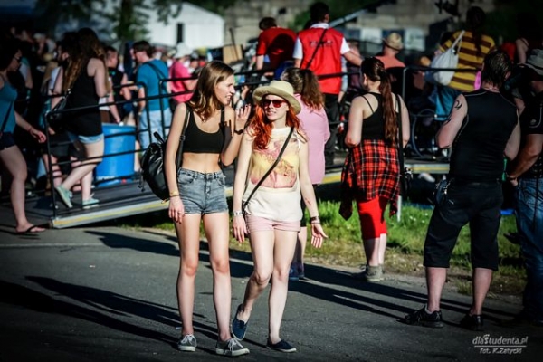 Piękne dziewczyny na festiwalu Rock for People  - Zdjęcie nr 39