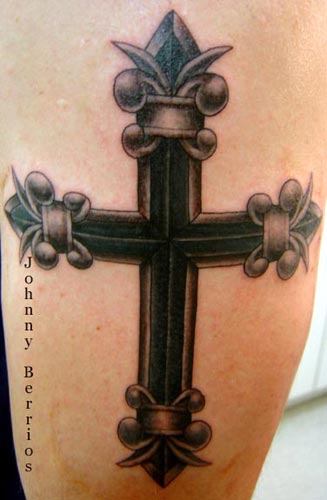 Krzyż na ramieniu