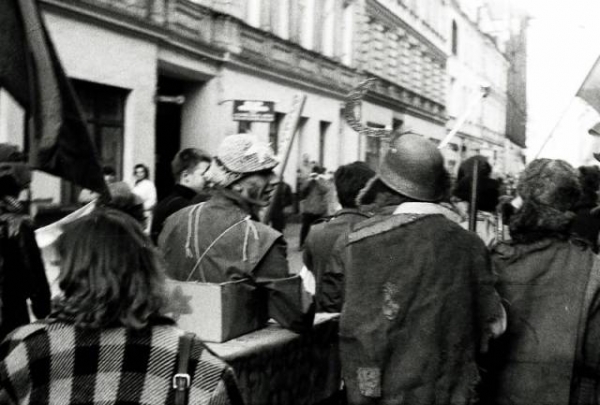 Manifestacja studencka podczas stanu wojennego  - Zdjęcie nr 13