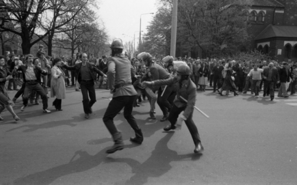 Manifestacja studencka podczas stanu wojennego  - Zdjęcie nr 6