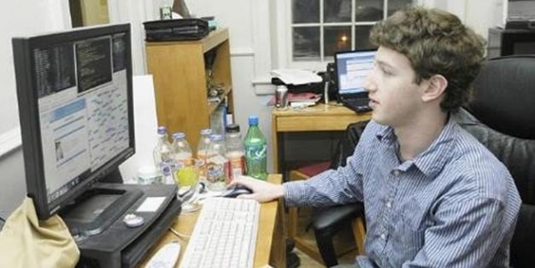 Mark Zuckerberg, 2004 rok, Harvard University