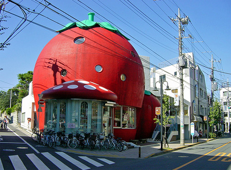 Truskawkowy domek w Denenchofu (Tokio)