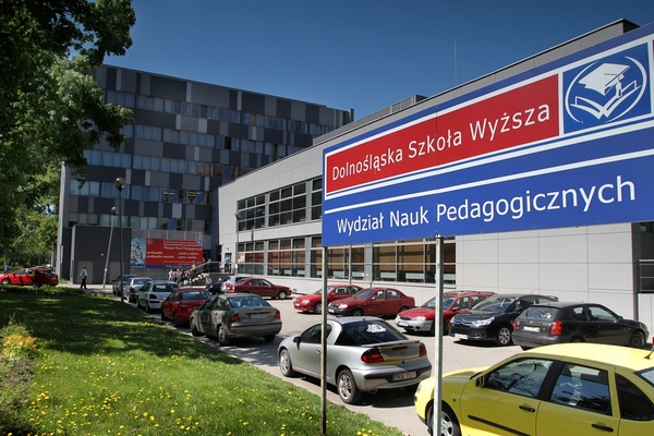 11. Dolnośląska Szkoła Wyższa z siedzibą we Wrocławiu (8.)