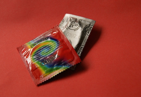 Pewna firma produkuje prezerwatywy specjalnie dla wegan. Zrobione są one z masy kakaowej