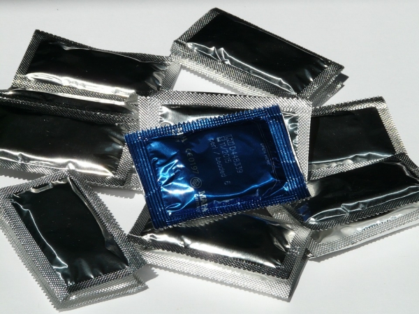 Gumowe kondomy wprowadził Charles Goodyear końcem XIX wieku