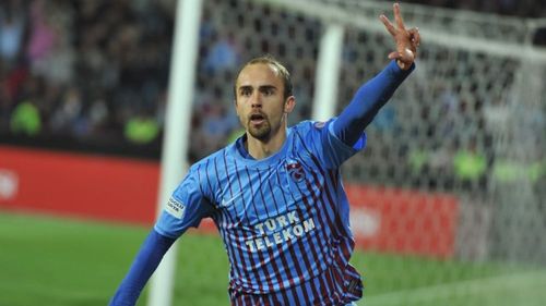 23. Adrian Mierzejewski (28 lat, pika nona, Trabzonspor) - 3 300 000 z