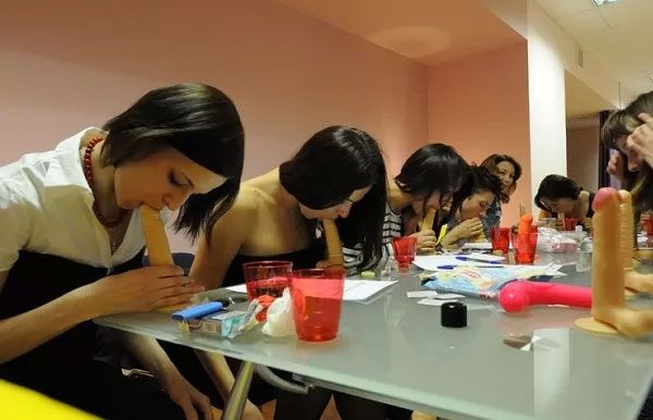 Szkoła w Rosji uczy... seksu oralnego  - Zdjęcie nr 1