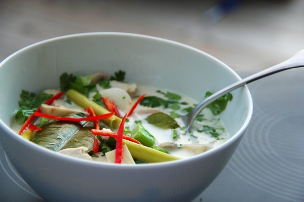 Tajska zupa z kurczakiem i warzywami