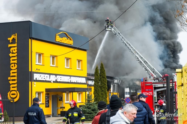 Pożar magazynu opon we Wrocławiu  - Zdjęcie nr 4
