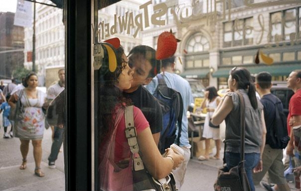 Przez 30 lat fotografował całujące się pary  - Zdjęcie nr 9