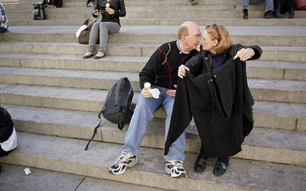 Przez 30 lat fotografował całujące się pary  - Zdjęcie nr 11