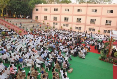 15. Andhra Pradesh Open University (Indie) - 450,000 studentów