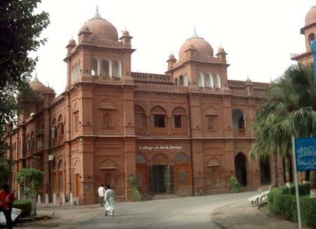 14. University of Punjab (Pakistan) - 450,000 studentów