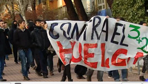 Hiszpańscy studenci protestują przeciwko Dekretowi 3 plus 1  - Zdjęcie nr 3