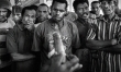 Papua: demonstracja, jak się zakłada prezerwatywę