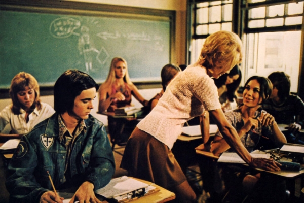 Ładne dziewczyny ustawiają się w szeregu, reż. Roger Vadim, 1971