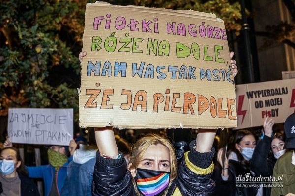 Strajk Kobiet w Polsce - oryginalne transparenty  - Zdjęcie nr 13