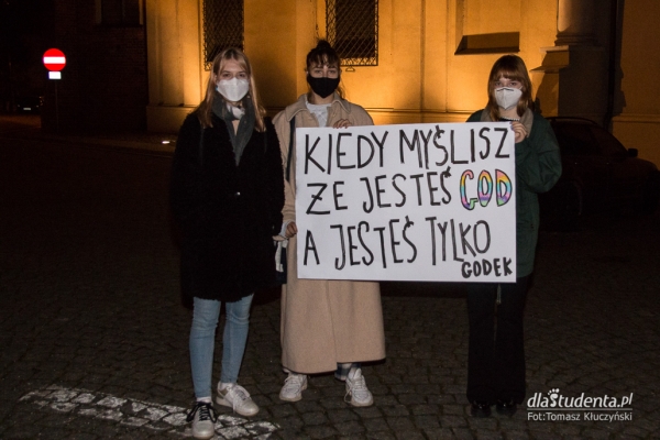 Strajk Kobiet w Polsce - oryginalne transparenty  - Zdjęcie nr 2
