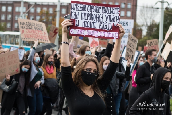 Strajk Kobiet w Polsce - oryginalne transparenty  - Zdjęcie nr 1