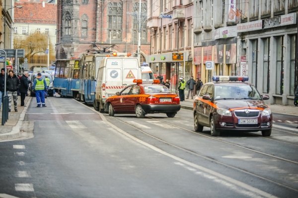 Wrocław: Na Krupniczej wykoleił się tramwaj  - Zdjęcie nr 1