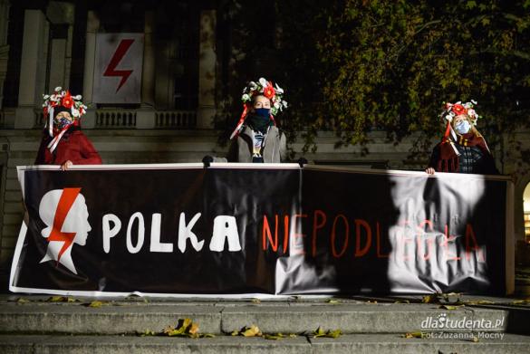 Strajk Kobiet: Wszyscy jestemy kobietami - manifa w Poznaniu 