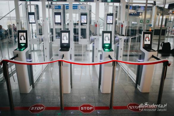 Bramki do automatycznej kontroli granicznej zaprezentowano na lotnisku we Wrocławiu