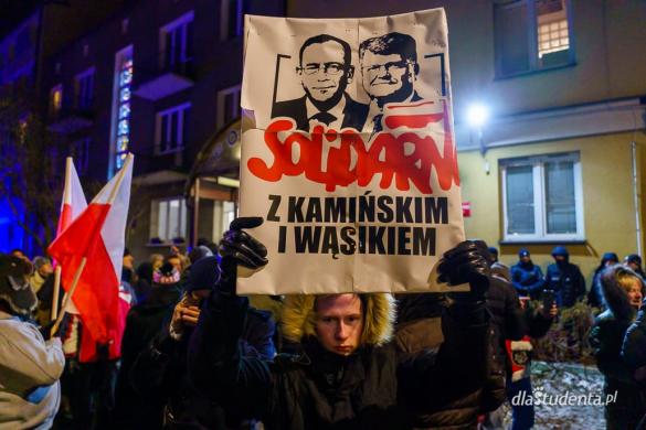 Zatrzymanie Mariusza Kamińskiego i Macieja Wąsika - protesty w Warszawie 