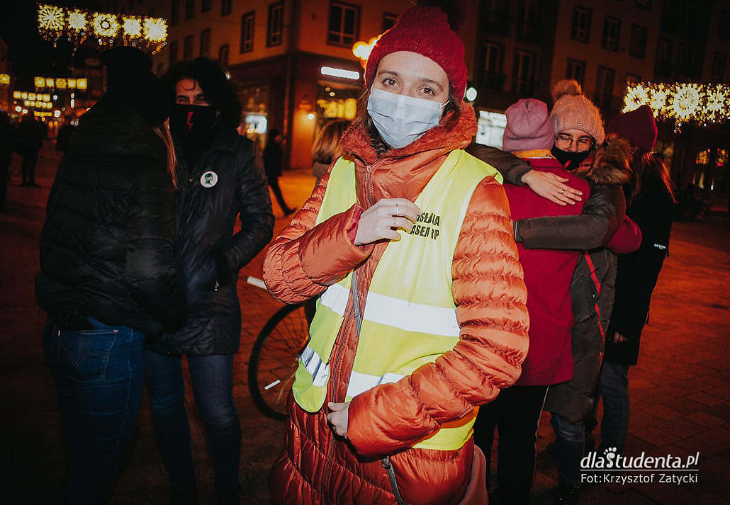 Strajk Kobiet 2021: Spontaniczny spacer we Wrocławiu - zdjęcie nr 4