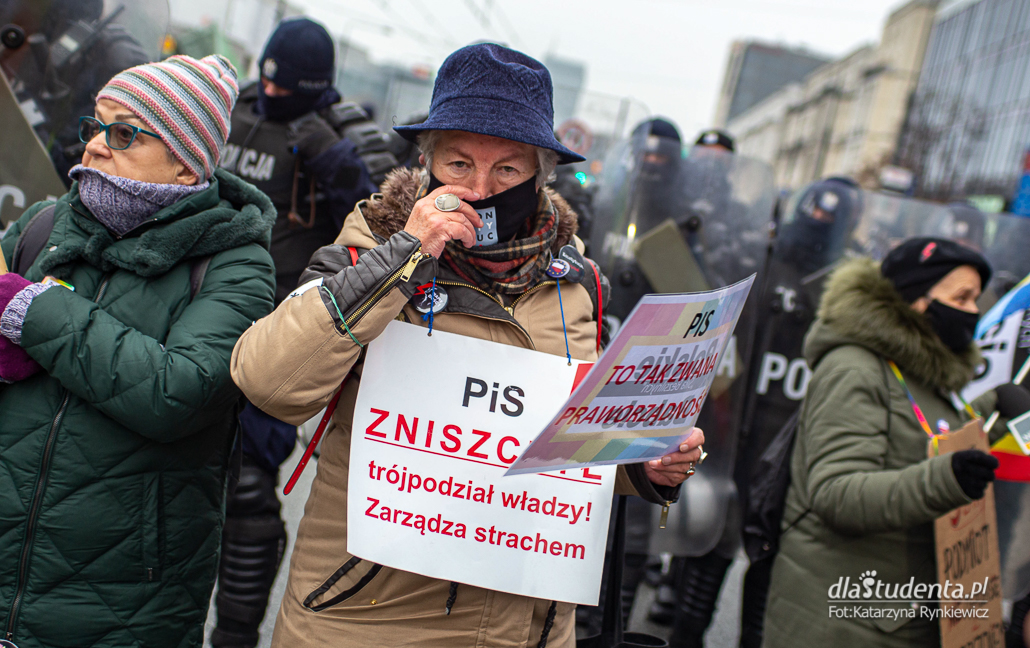 Strajk Kobiet: Idziemy po wolność. Idziemy po wszystko - manifestacja w Warszawie - zdjęcie nr 12