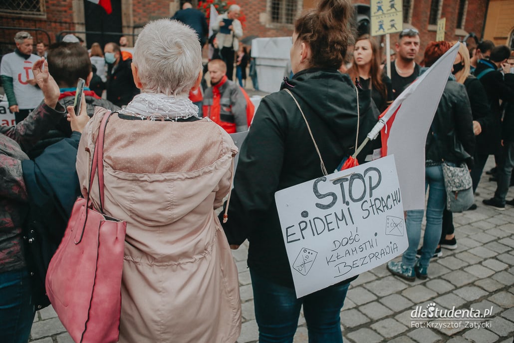 Manifestacja antycovidowców we Wrocławiu - zdjęcie nr 6