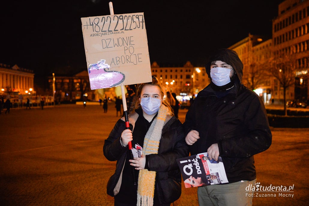 Strajk Kobiet: Blokujemy, strajkujemy i w UE zostajemy! - manifestacja w Poznaniu - zdjęcie nr 7