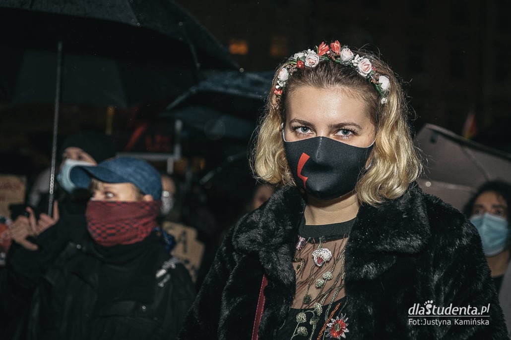 Strajk Kobiet: Tylko zjednoczone jesteśmy niezwyciężone - manifestacja w Krakowie - zdjęcie nr 10