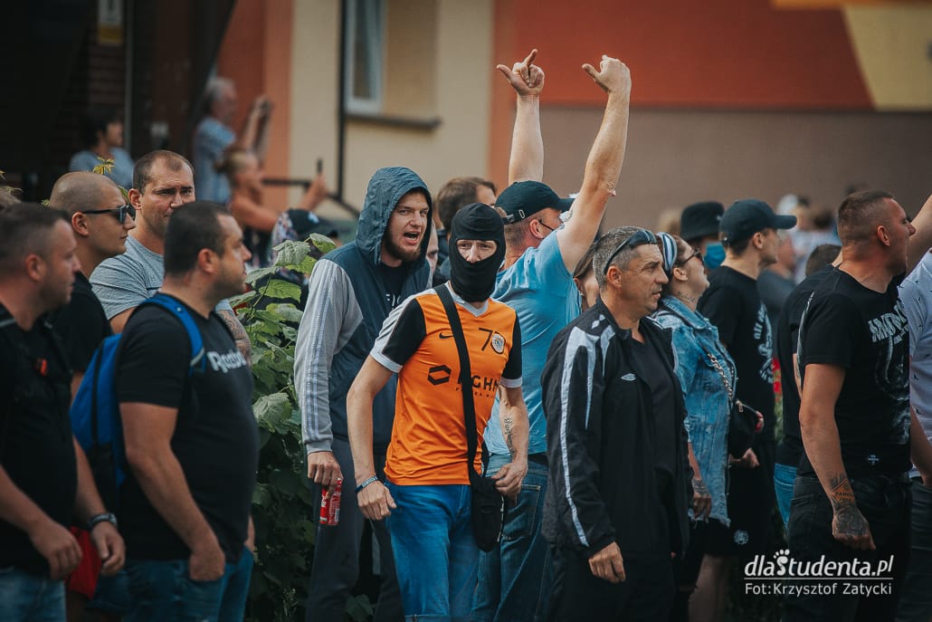Zamieszki przed komendą policji w Lubinie - zdjęcie nr 10