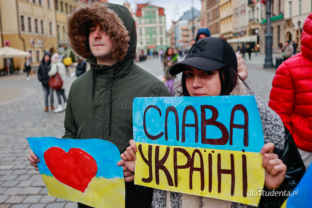Solidarni z Ukrainą: NIE dla wojny - manifestacja poparcia we Wrocławiu  - zdjęcie nr 11