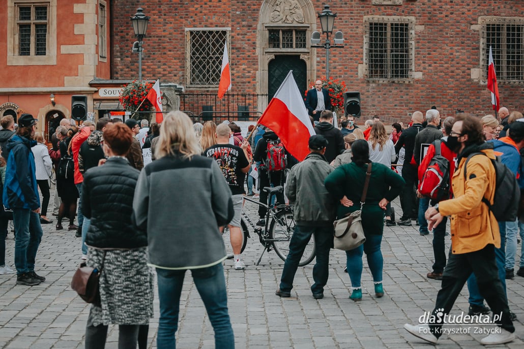 Manifestacja antycovidowców we Wrocławiu - zdjęcie nr 4