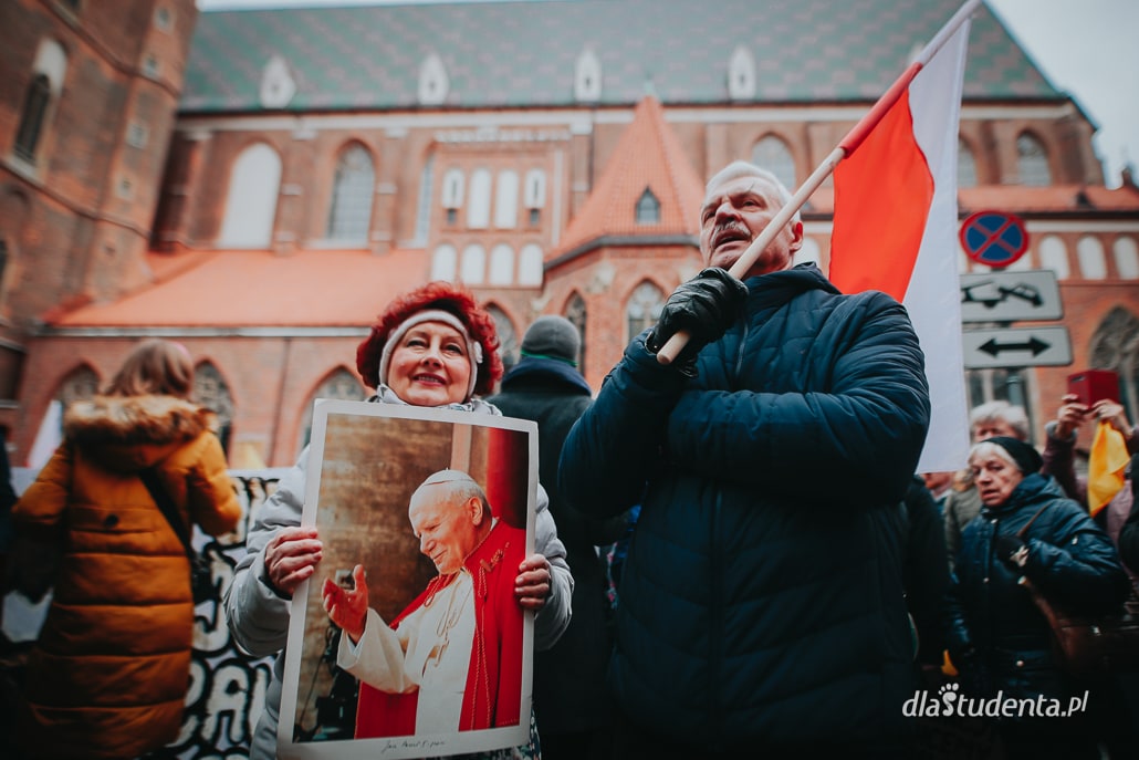Marsz w obronie Jana Pawła II we Wrocławiu - zdjęcie nr 11